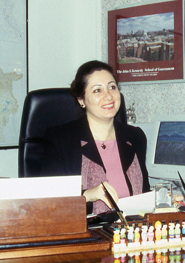 Nasreen Mustafa Sideek, Minister van Wegenbouw